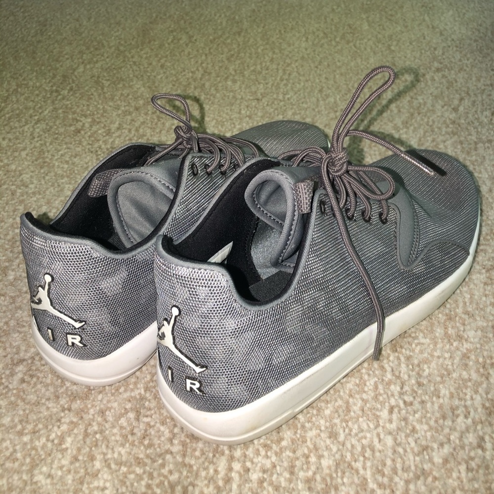Jordan shoes MEN US 10 like new condition offer